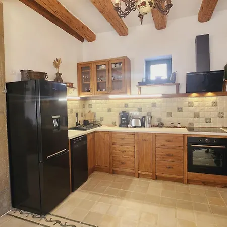 Valyog Vendeghaz 公寓 *