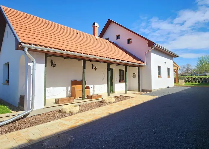 Valyog Vendeghaz * Balatonendréd